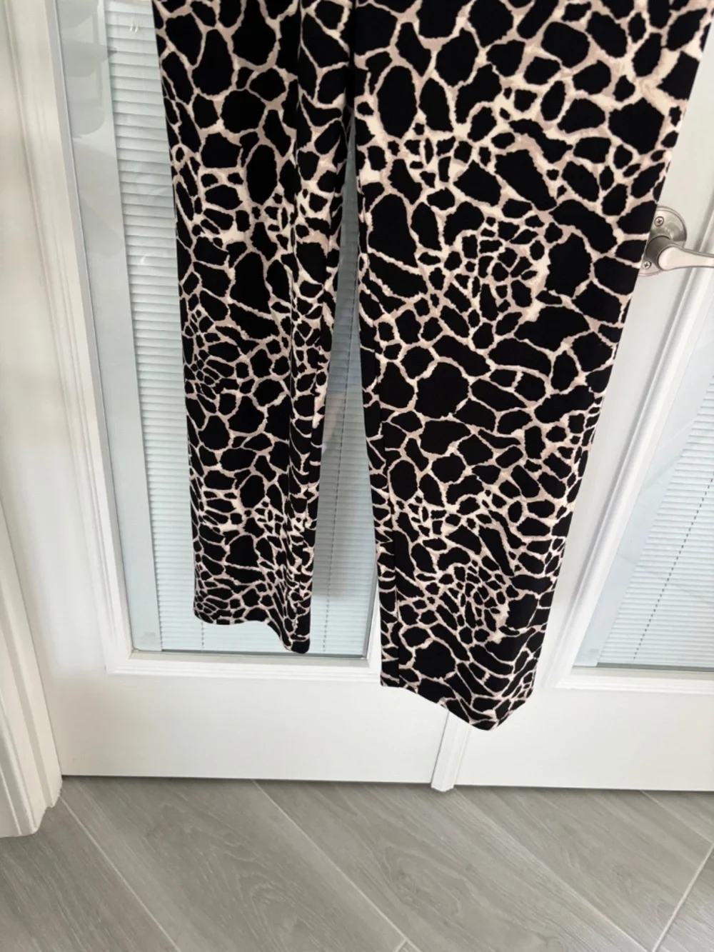 Anne Klein Giraffe Print V-Neck Jumpsuit Sz 6